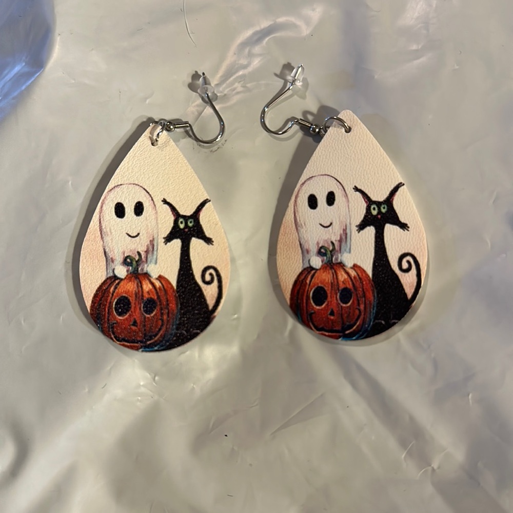 🎃🎃Halloween earrings, Nib. Double sided. Leather.